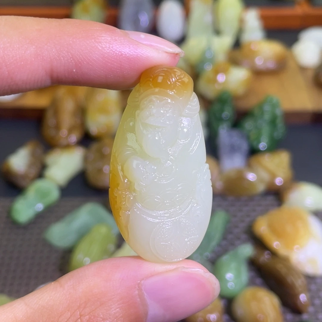 颈饰未镶嵌和田玉且末糖白财神吊坠