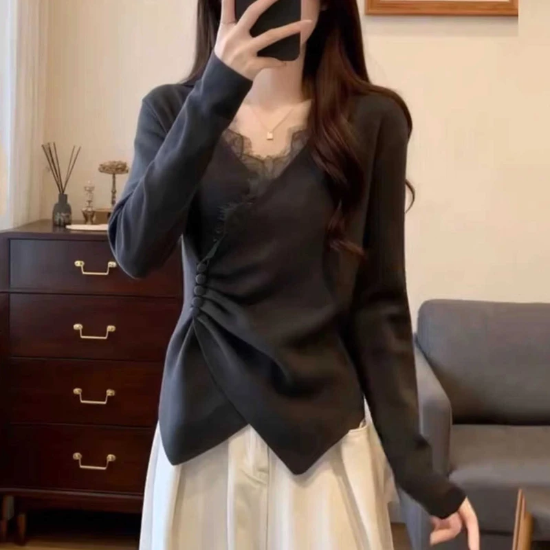 秋季V领针织衫大码纯欲风交叉蕾丝拼接胖mm正肩收腰高级灰打底衫