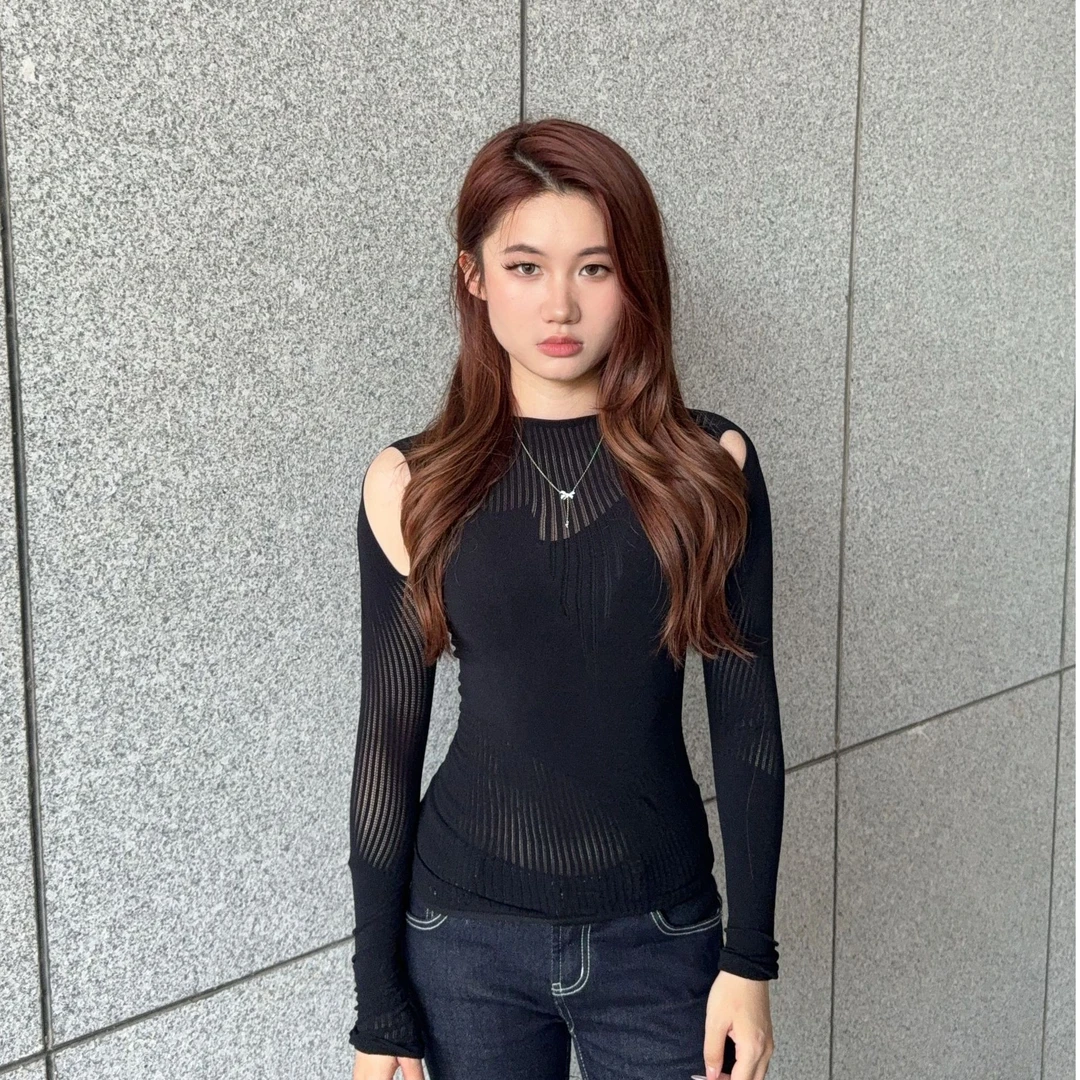 美式辣妹轻熟风镂空深V气质设计款优雅长袖打底黑色网红上衣