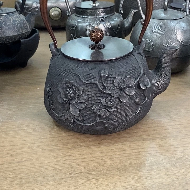 牡丹铁壶1300毫升纯手工打造