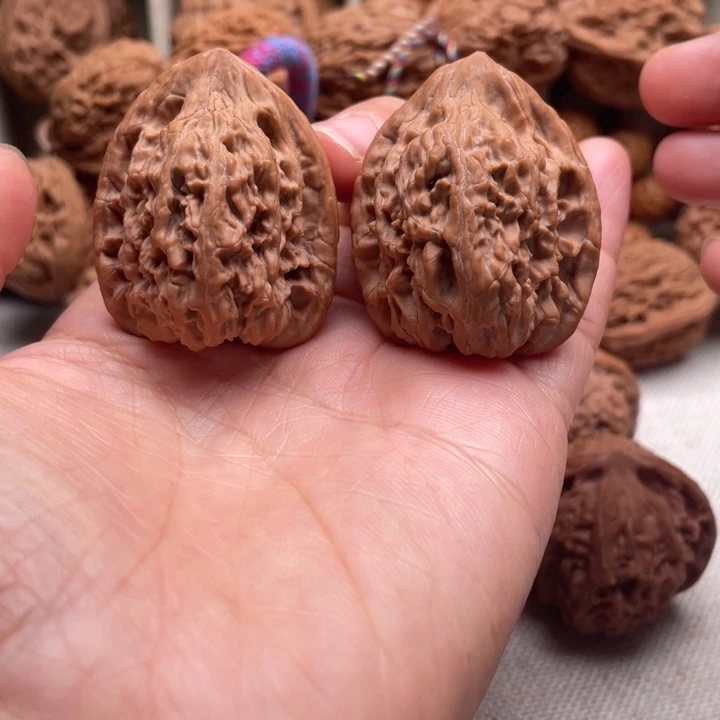 吊坠文玩核桃全品红狮子