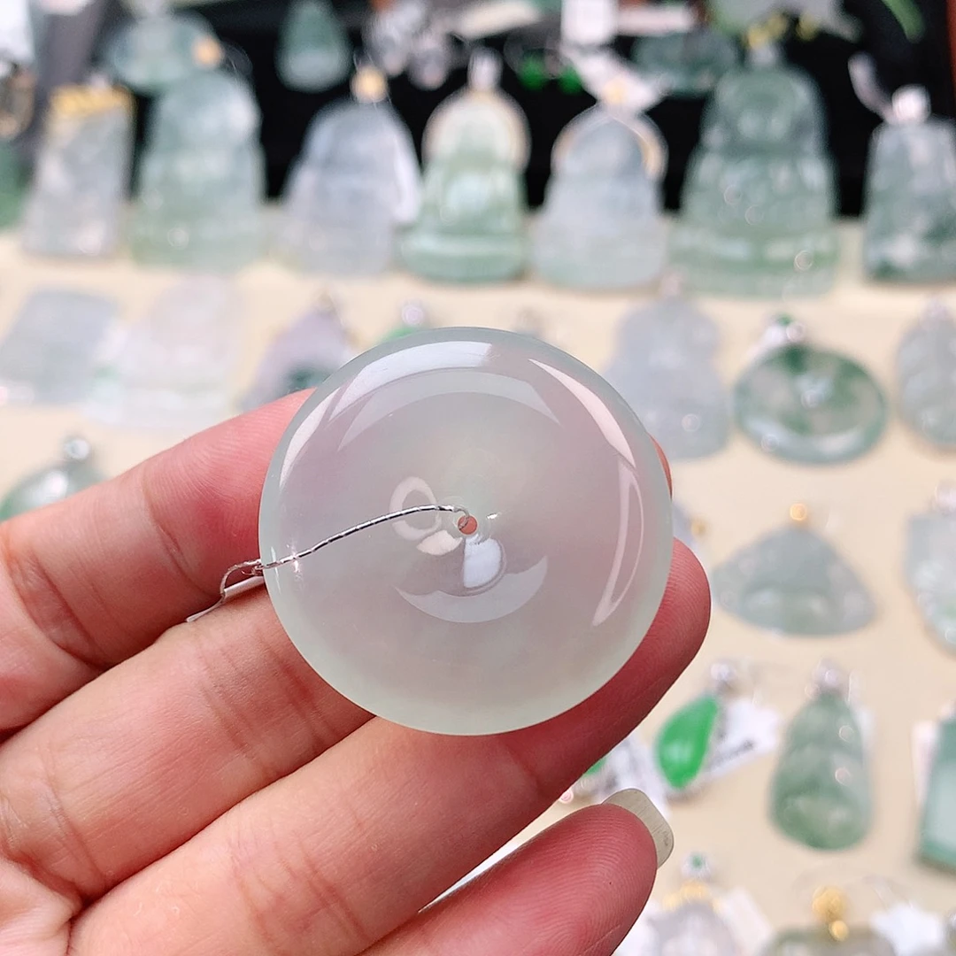 翡翠未镶嵌颈饰平安扣