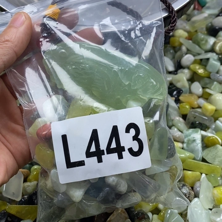 蛇纹石玉鱼缸石未镶嵌