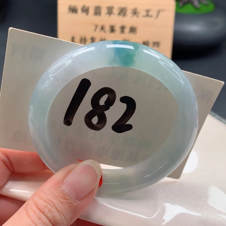 翡翠手镯未镶嵌正