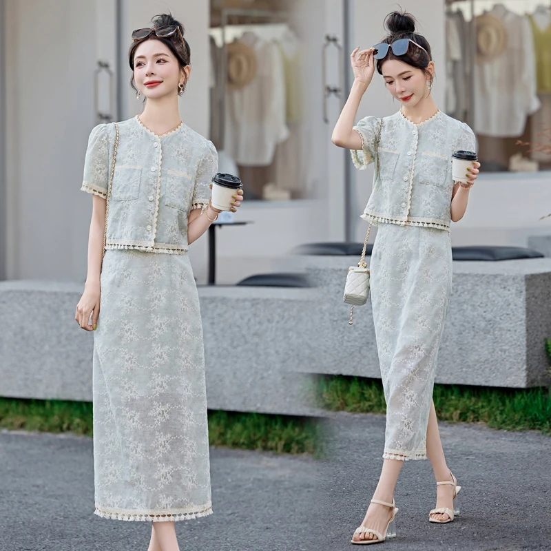 短袖气质刺绣上衣小香风套装女夏季2025新款碎花开叉半身裙两件套