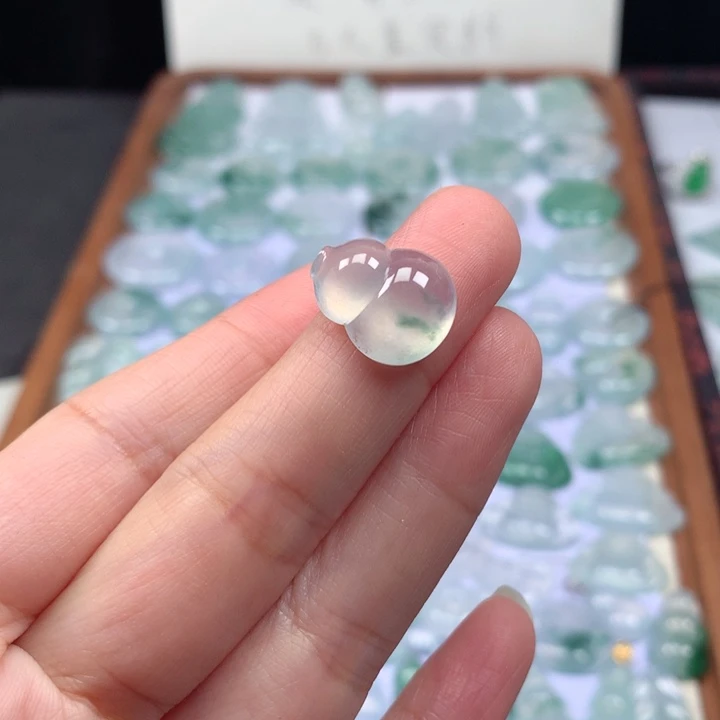 颈饰未镶嵌翡翠高冰飘花葫芦