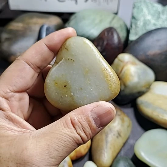 未镶嵌和田玉（糖玉）挂件