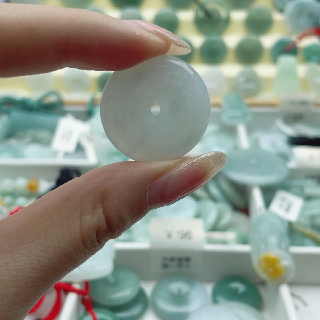 翡翠颈饰未镶嵌天然翡翠