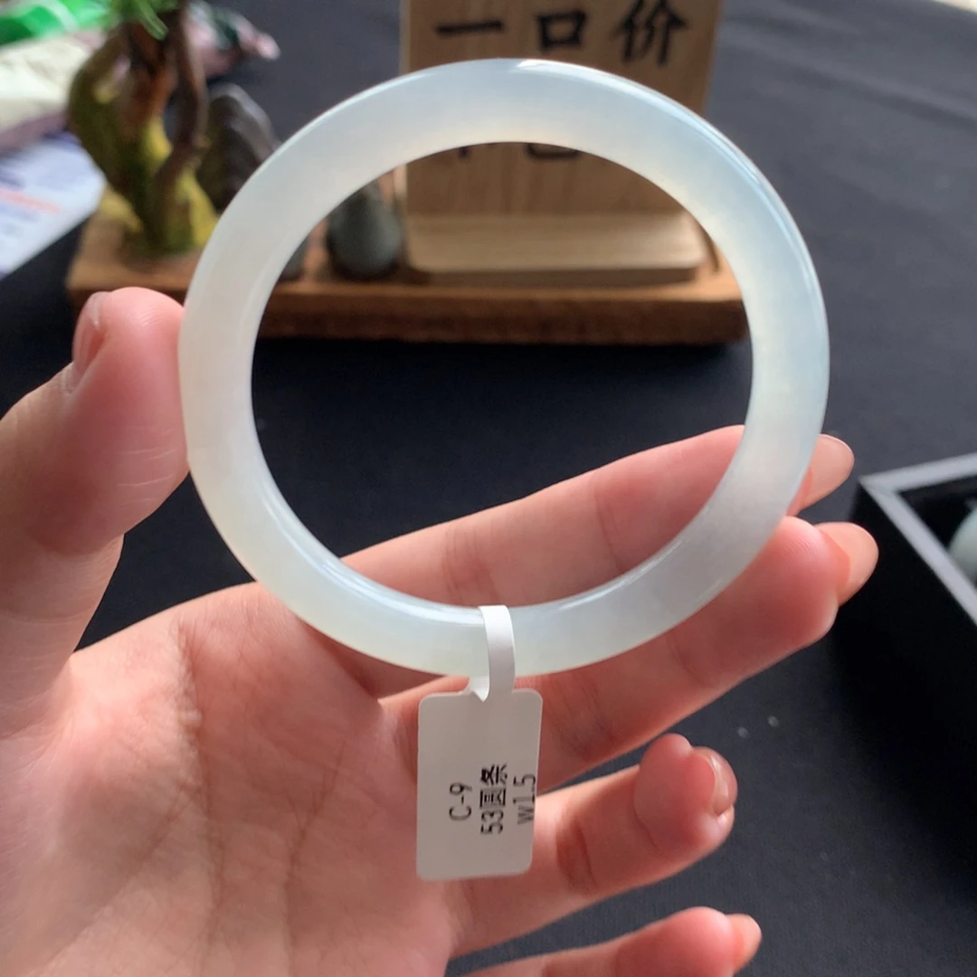 翡翠手镯未镶嵌手镯