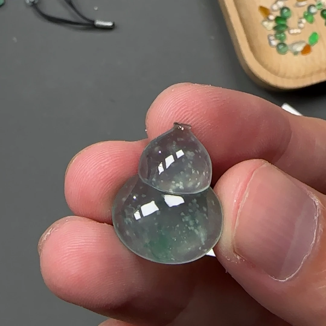 翡翠未镶嵌颈饰葫芦