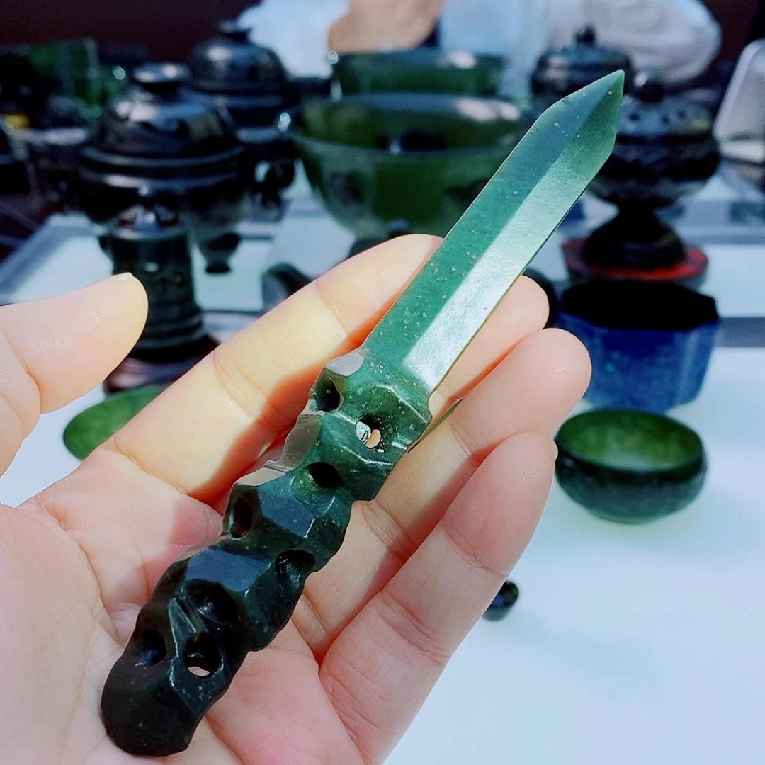 未镶嵌和田玉（青玉）摆件