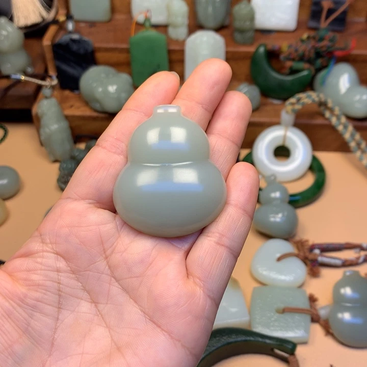 暖****和田玉未镶嵌颈饰