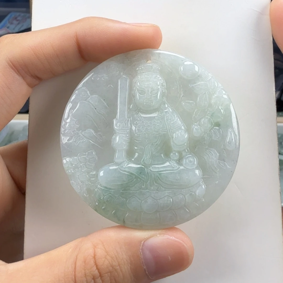 翡翠挂件未镶嵌翡翠