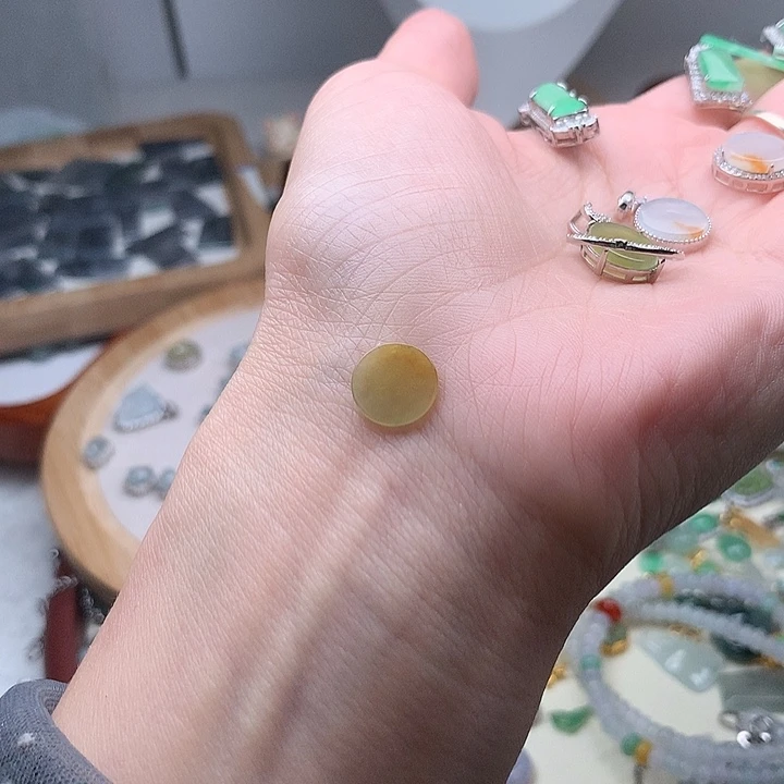 翡翠颈饰未镶嵌?****奂圆牌