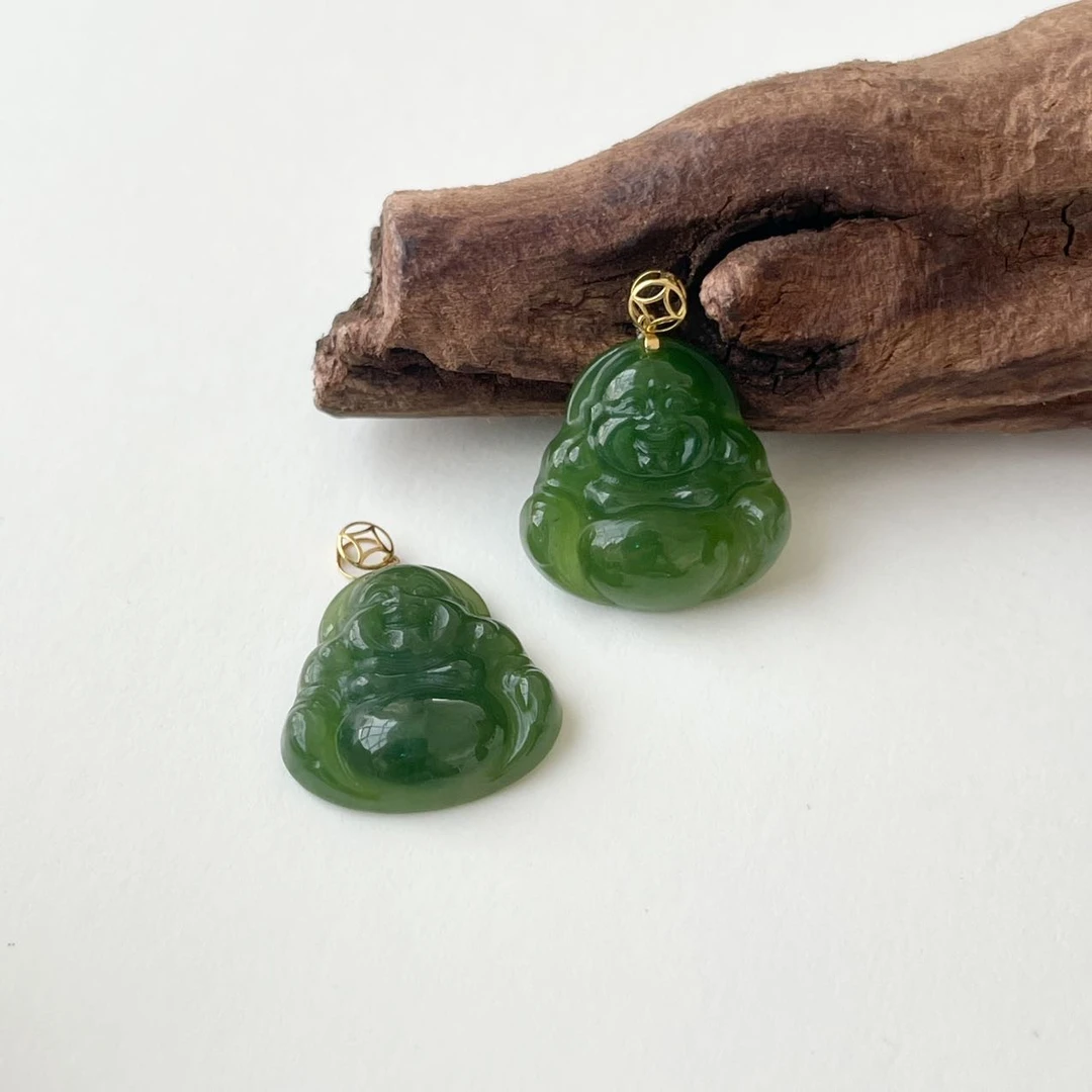 【小宝珠宝】22 T82906-18K金和田玉吊坠-多样性发一件-18×17x4mm