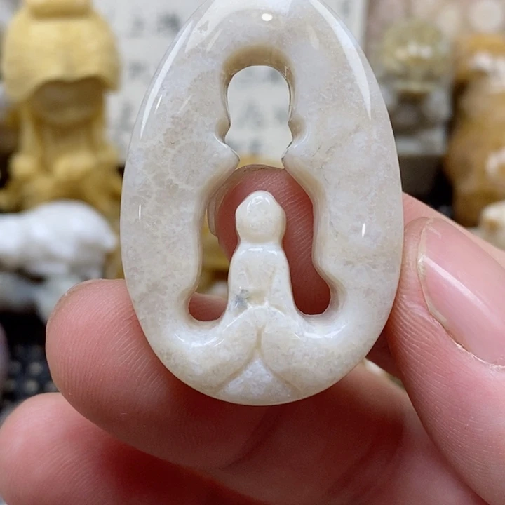 颈饰未镶嵌硅化珊瑚（珊瑚玉）有瑕 小