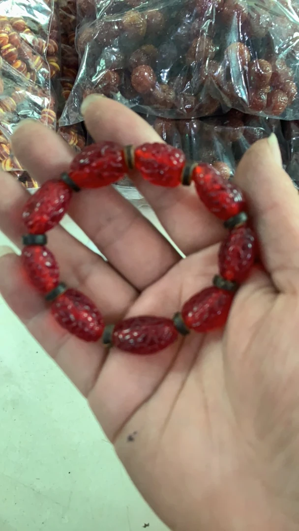 D 749。海飘子血珀手串