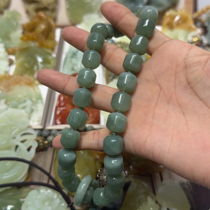 蛇纹石玉吊坠未镶嵌