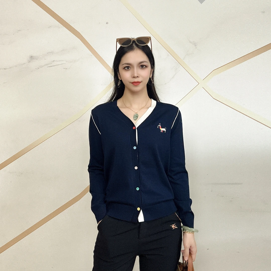 秋冬季新款上衣休闲百搭条纹羊毛毛衣开衫时尚减龄女士长袖针织衫