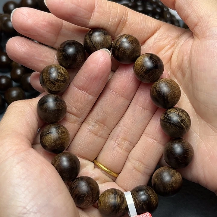 沉香手串白棋留疤