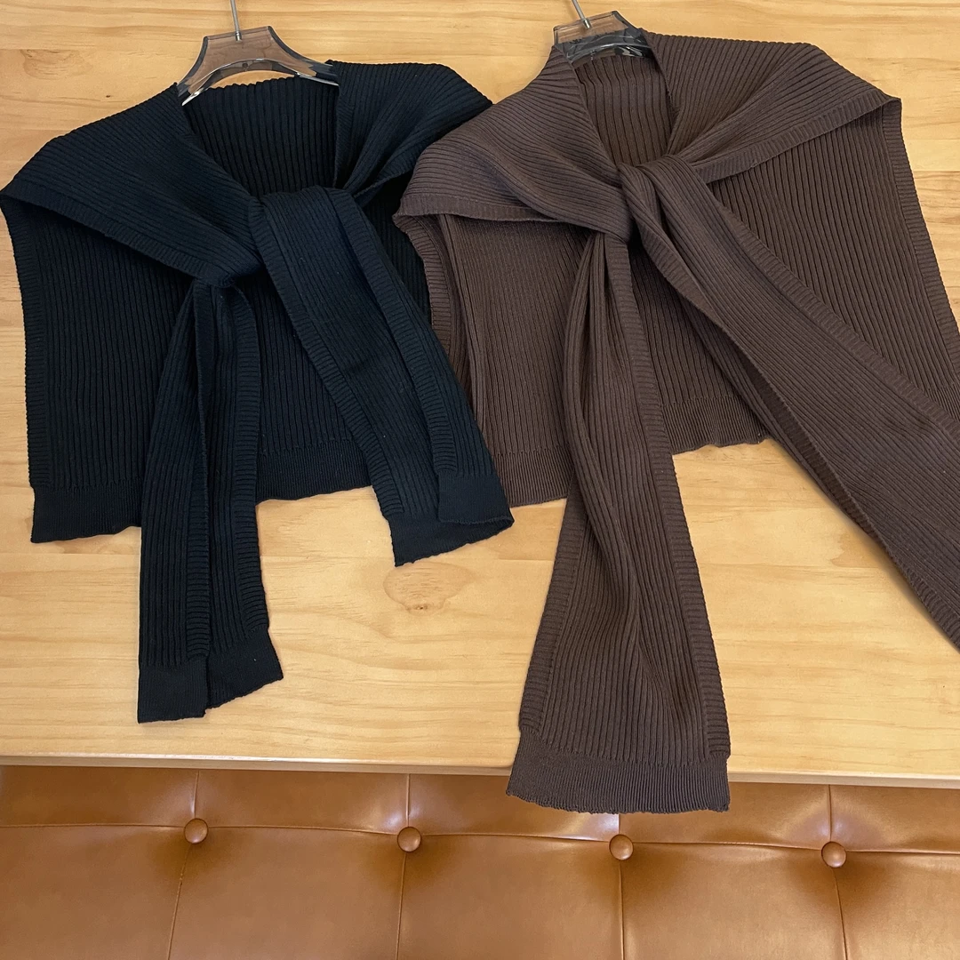 R R 时尚 休闲 百搭 纯色保暖毛织披肩