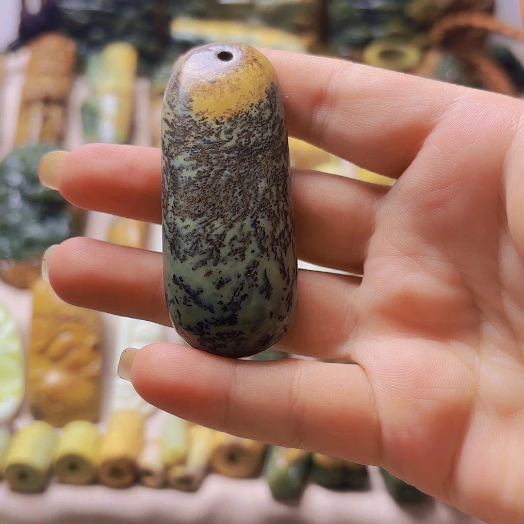 未镶嵌岫岩河磨玉（透闪石质玉）挂件