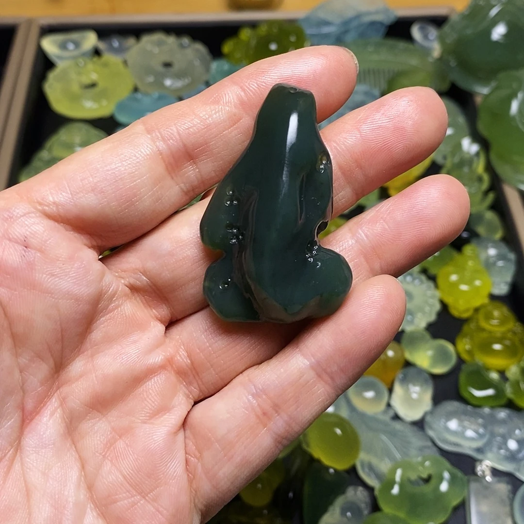 蛇纹石玉未镶嵌颈饰