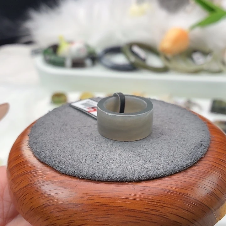 和田玉（糖玉）未镶嵌戒指b82浓灰直切17.1不退换