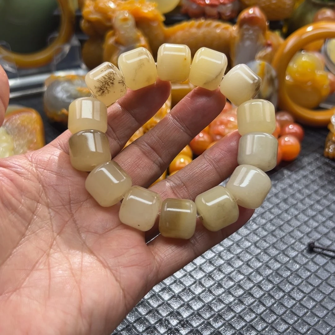 石英质玉未镶嵌颈饰