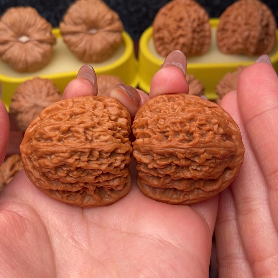 把件文玩核桃40红皮 南疆石