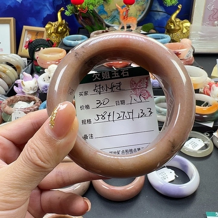 朱***妹石英质玉未镶嵌手镯