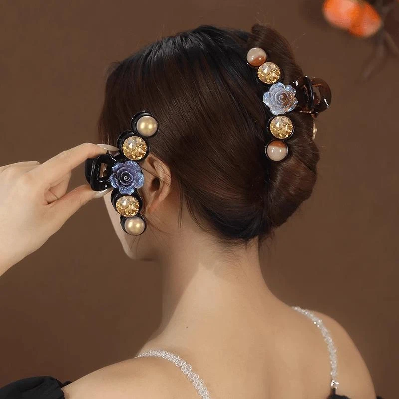 气质优雅山茶花贝珠抓夹女发饰2025新款后脑勺盘发鲨鱼夹发夹头饰