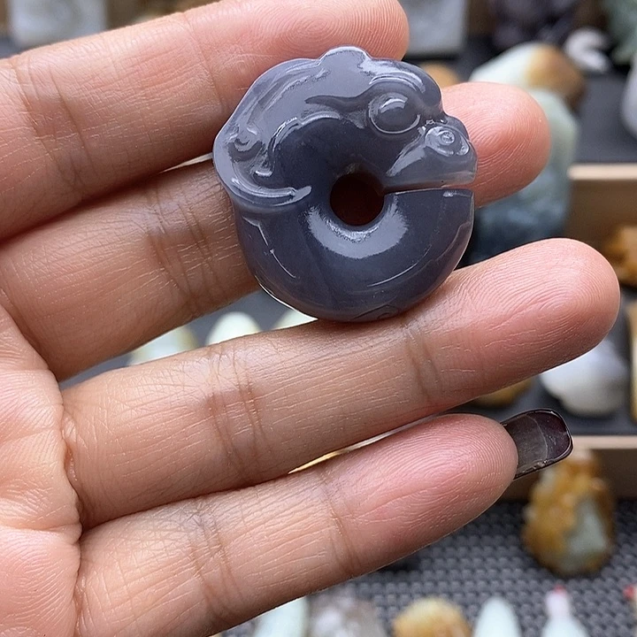 颈饰未镶嵌和田玉（糖玉）雾*