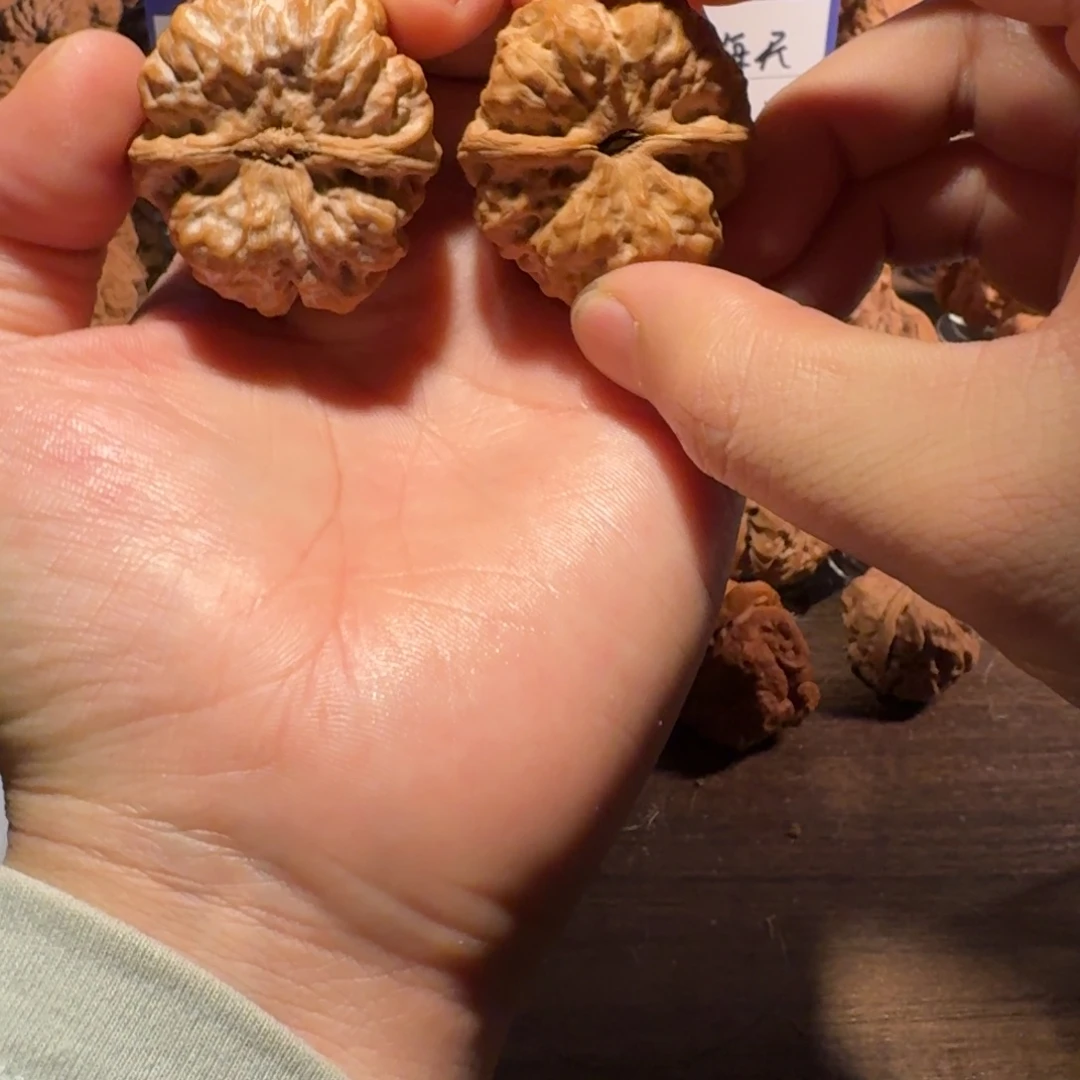 L***文玩核桃吊坠蛤蟆的眼睛也是很好看的呀我