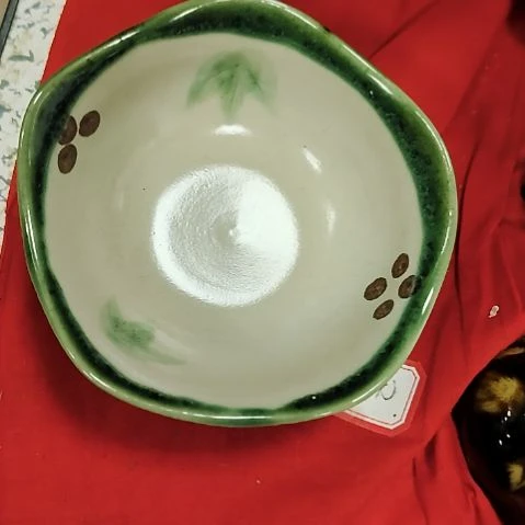 瓷片盘子，碗，瓶子，沙锅，茶壶，微瑕疵！
