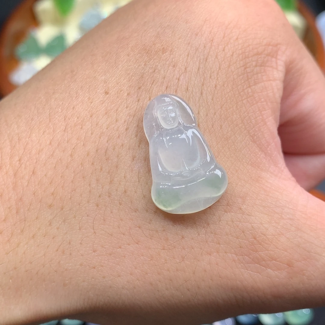 颈饰未镶嵌翡翠观音
