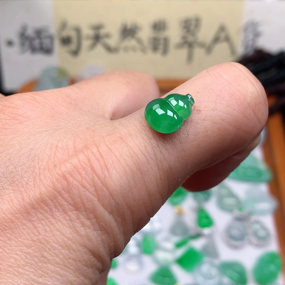 翡翠裸石缅甸天然A货翡翠阳绿葫芦