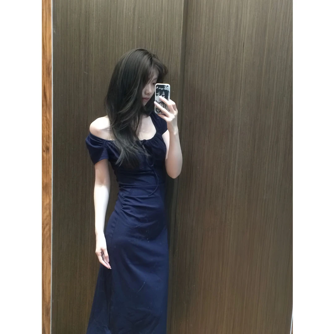 法式性感褶皱收腰系带别致连衣裙女纯欲修身显瘦气质小众休闲长裙