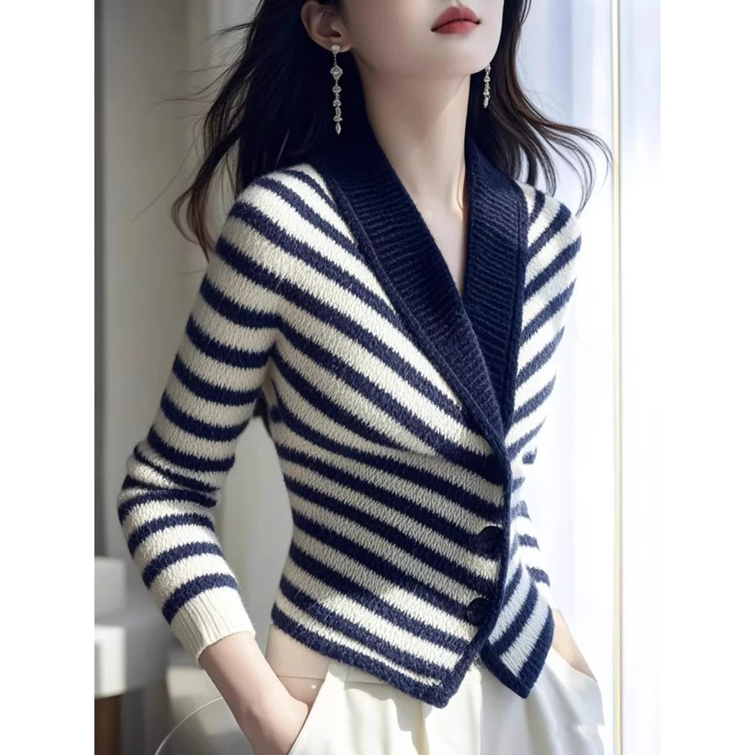 蓝色条纹v领收腰短款毛衣女冬季高级感气质百搭修身显瘦针织上衣