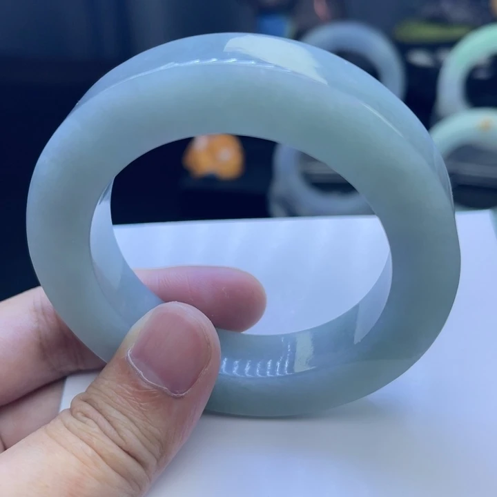 定制翡翠未镶嵌手镯