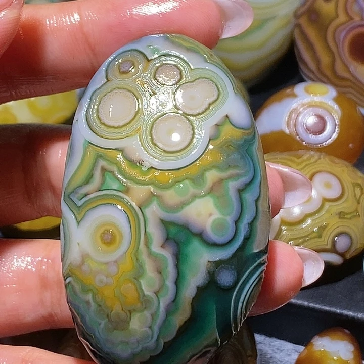 玛瑙/玉髓未镶嵌珠宝奇石70