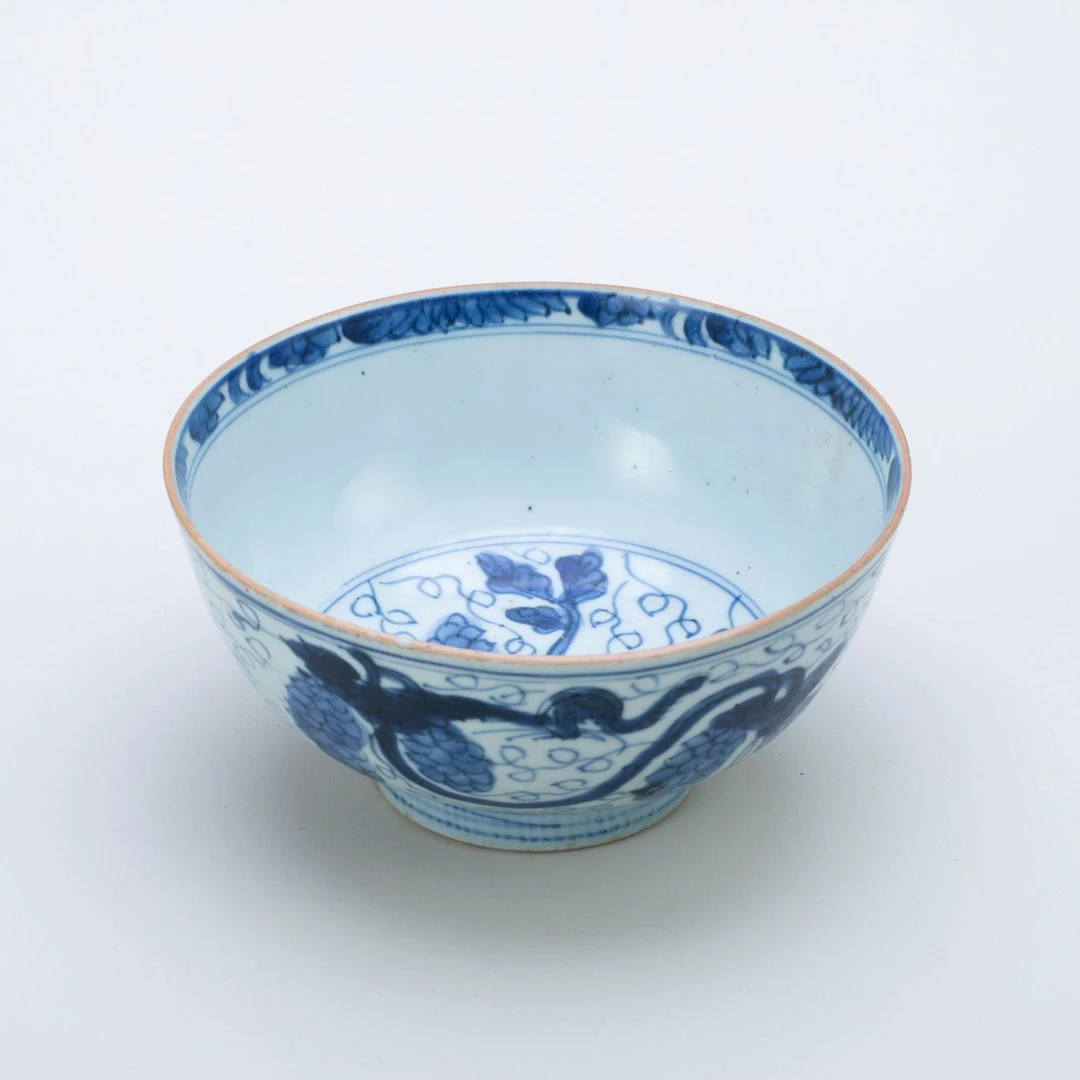 【拍卖】4、青花松鼠葡萄纹碗
