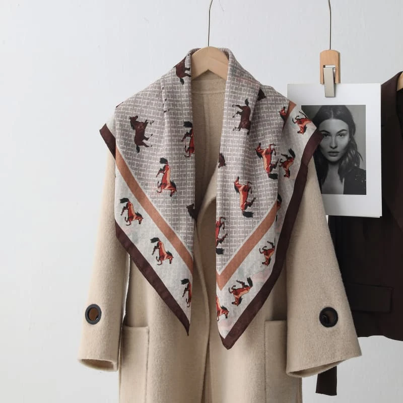 【初时服饰】85*85赤骊流金大方巾