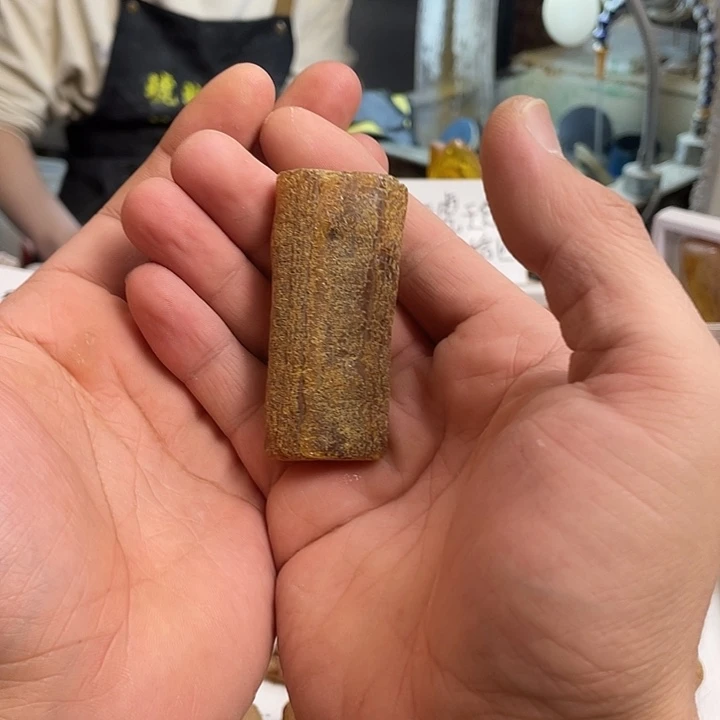 杨***定制琥珀未镶嵌天然琥珀蜜蜡