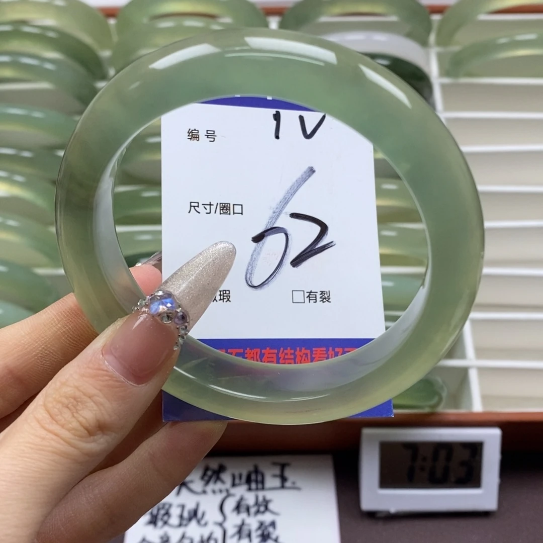 蛇纹石玉手镯未镶嵌