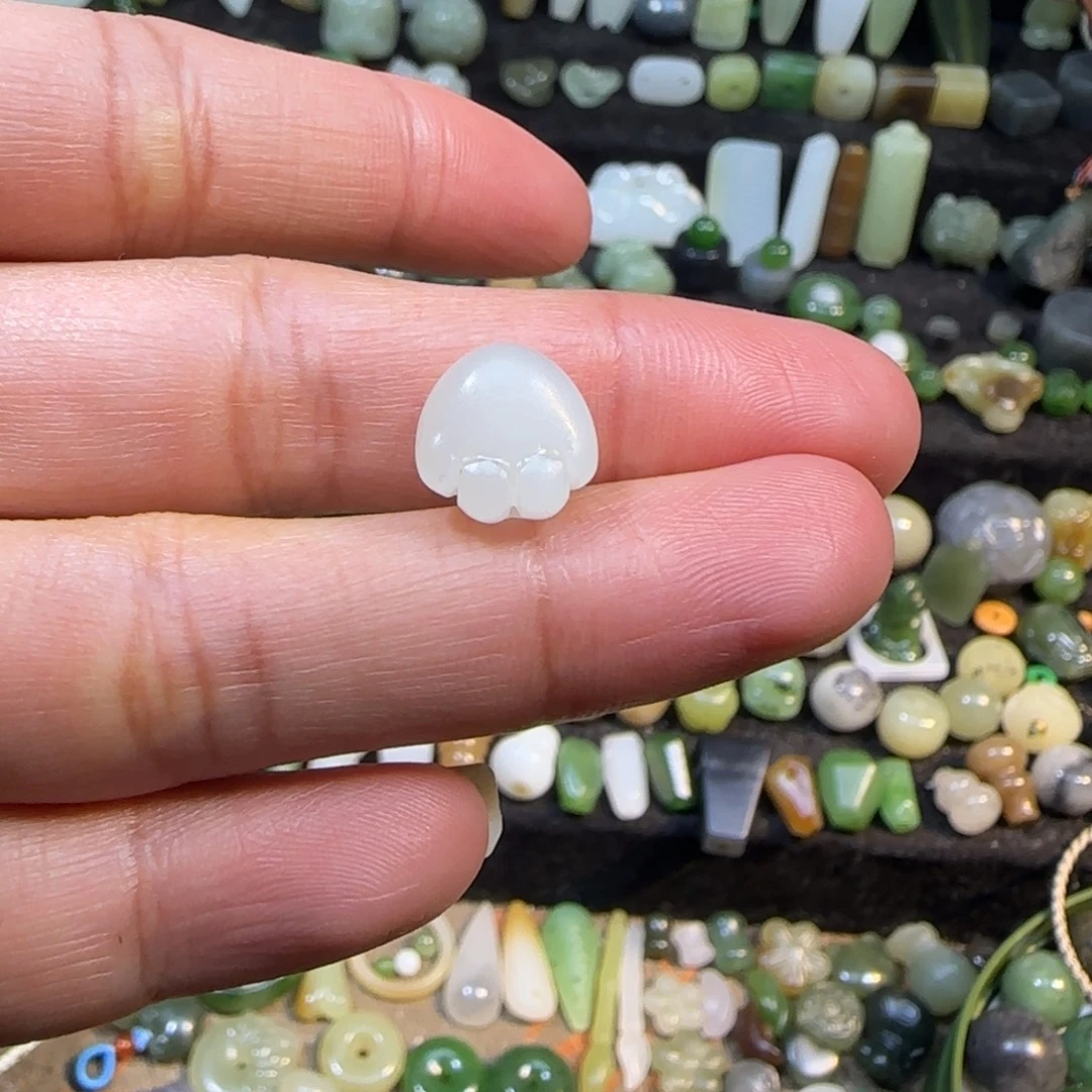 和田玉未镶嵌颈饰白玉猫爪爪