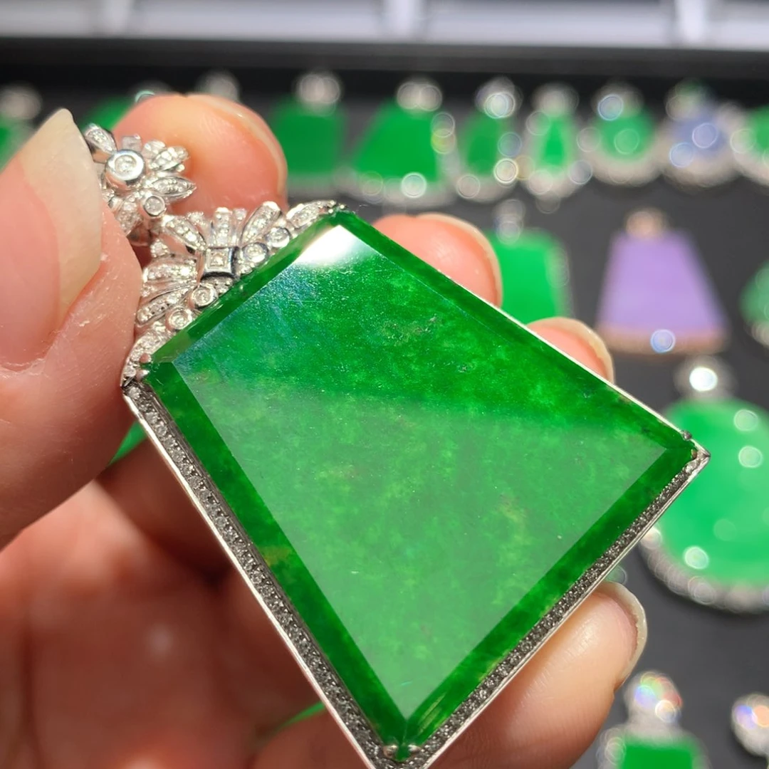 翡翠颈饰18K金镶嵌翡翠