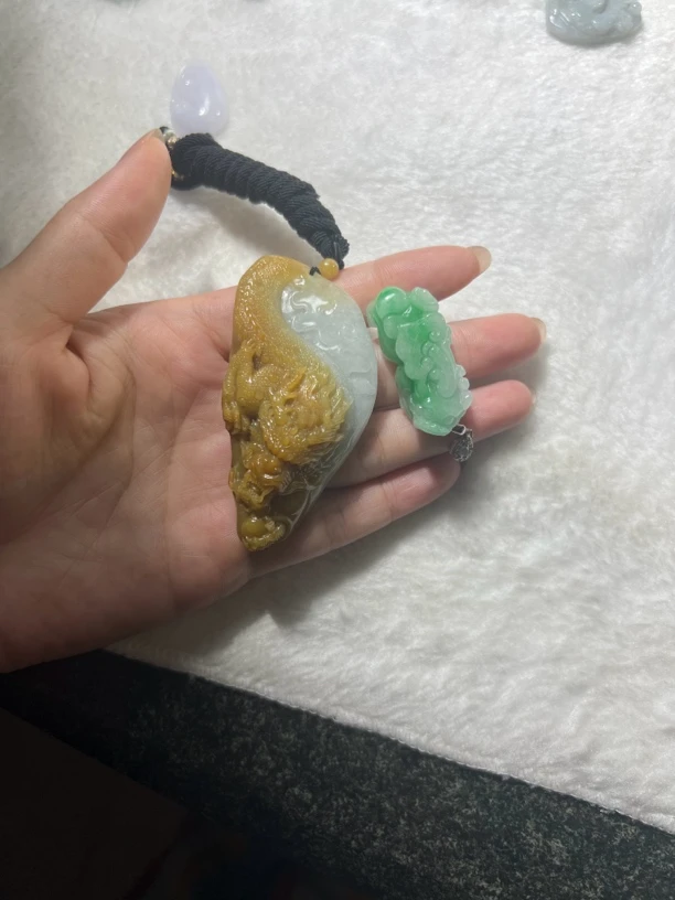 黄色龙头，貔貅吊坠