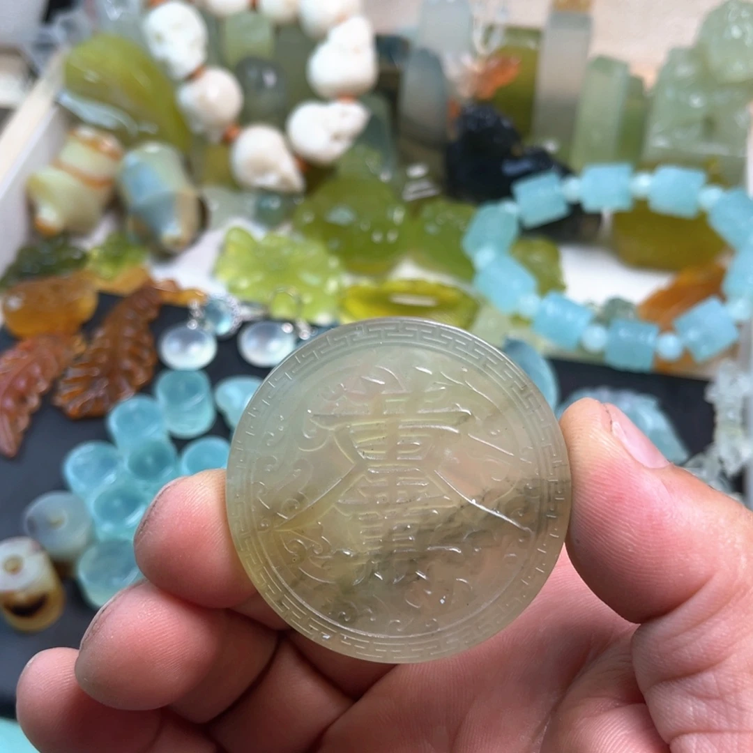 蛇纹石玉未镶嵌颈饰
