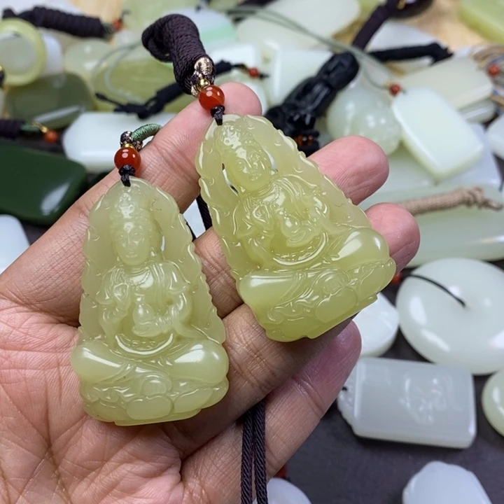 *****和田玉未镶嵌颈饰